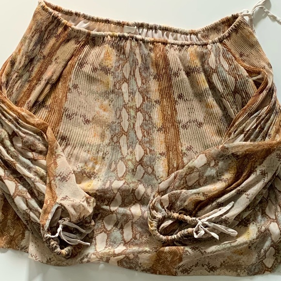 Aritzia Wilfred Talence off the shoulder blouse - Picture 6 of 8